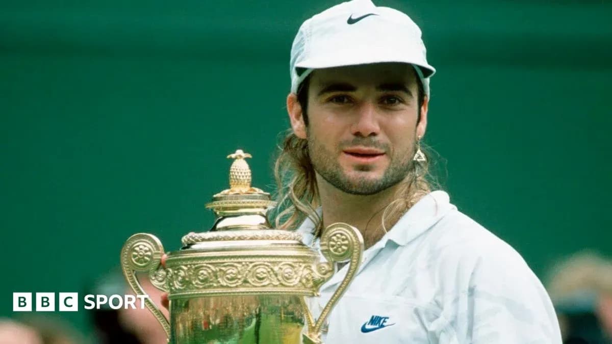 Joueur tenant le trophée de Wimbledon Joueur tenant le trophée de Wimbledon