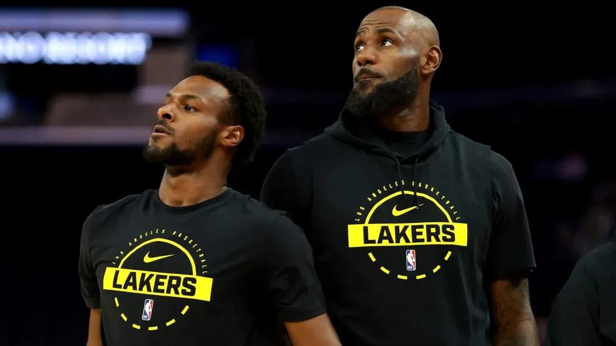 Joueurs des Lakers se préparant sur le terrain Joueurs des Lakers se préparant sur le terrain