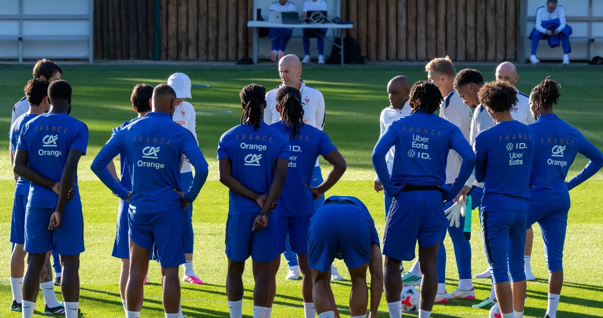 Équipe de France en réunion pendant l'entraînement Équipe de France en réunion pendant l'entraînement