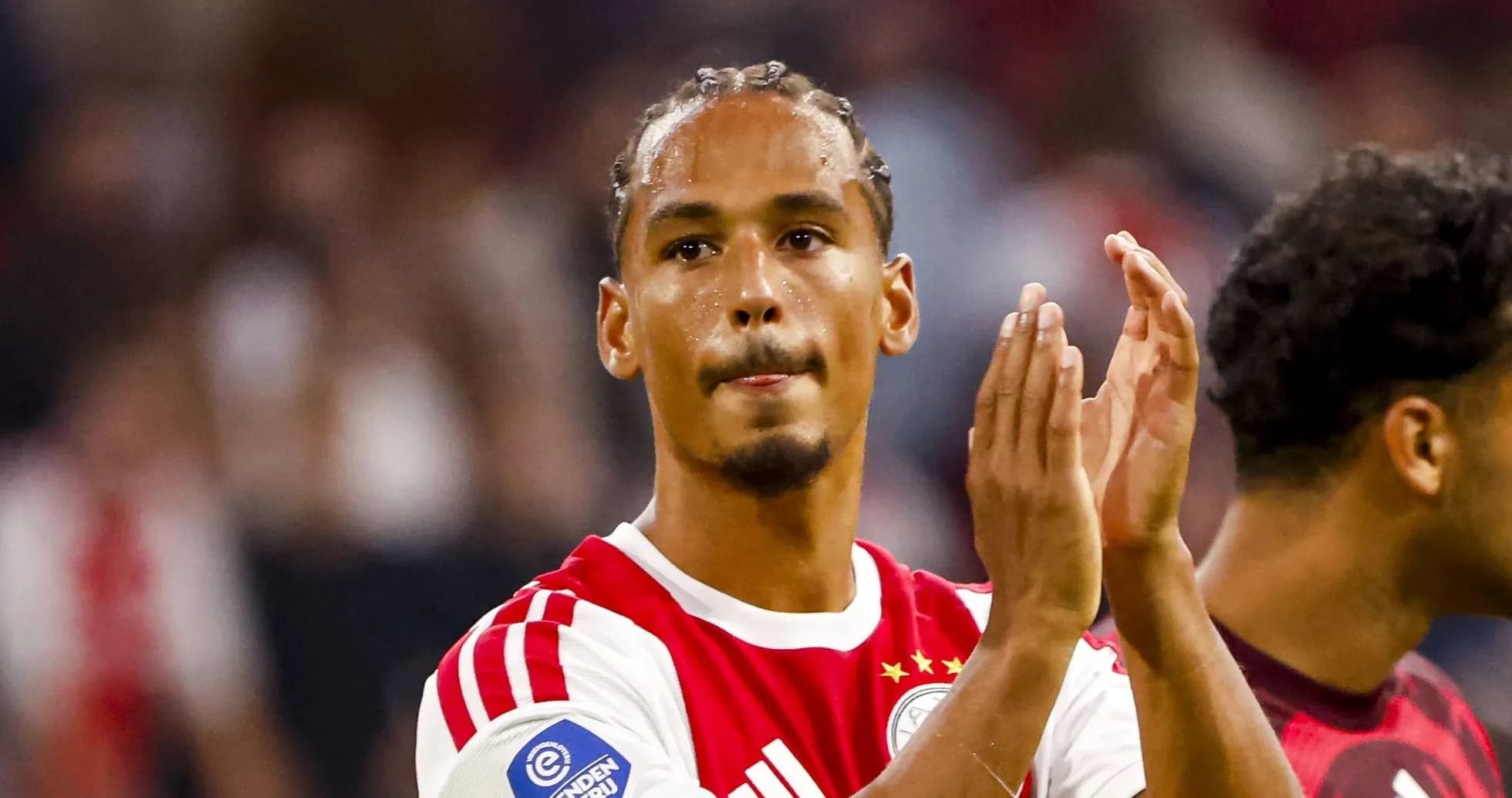 Joueur d'Ajax applaudissant après le match Joueur d'Ajax applaudissant après le match
